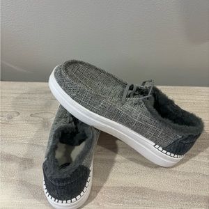 heydude platform fuzzy shoe